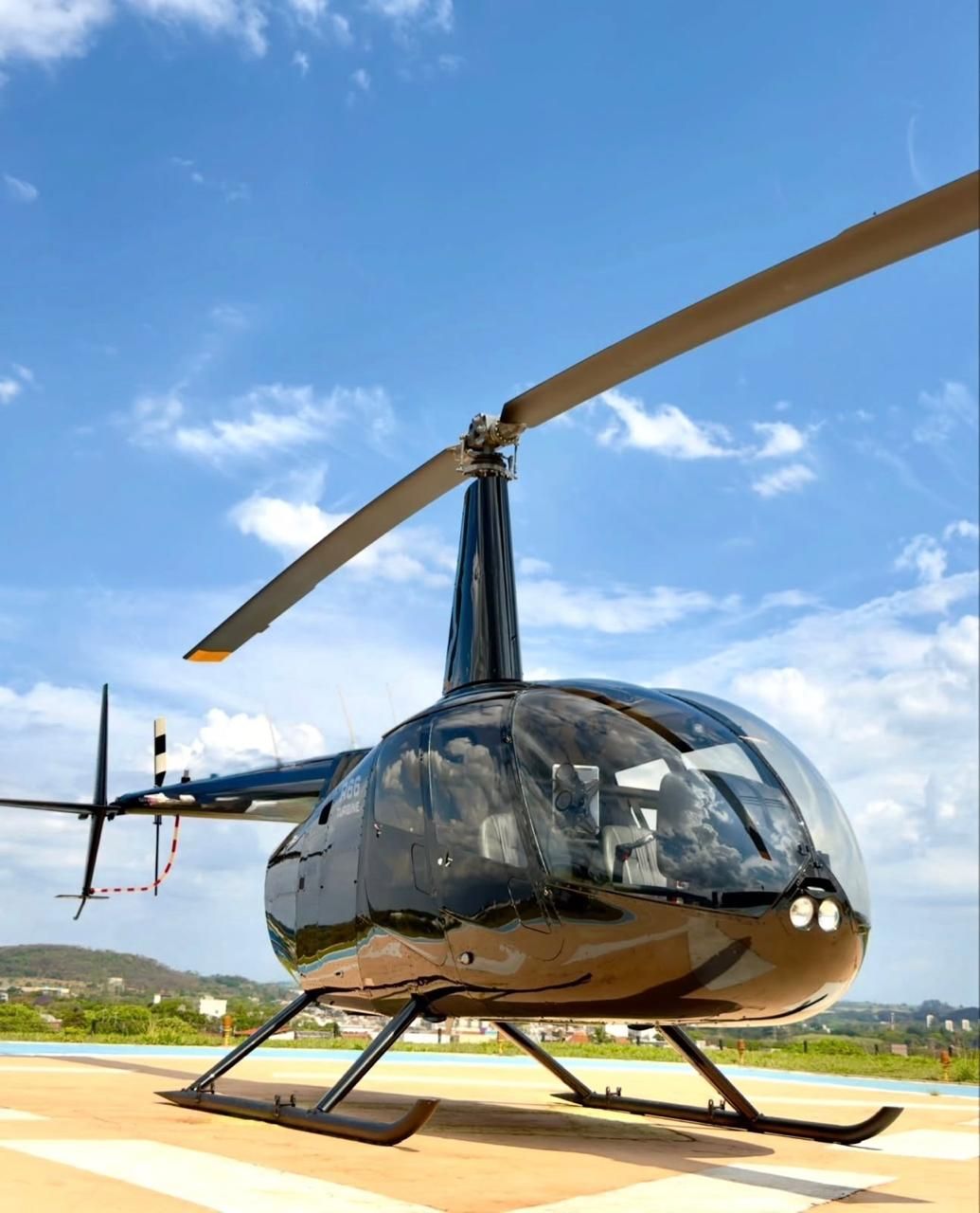 ROBINSON R66 2020 — foto 5 de 17