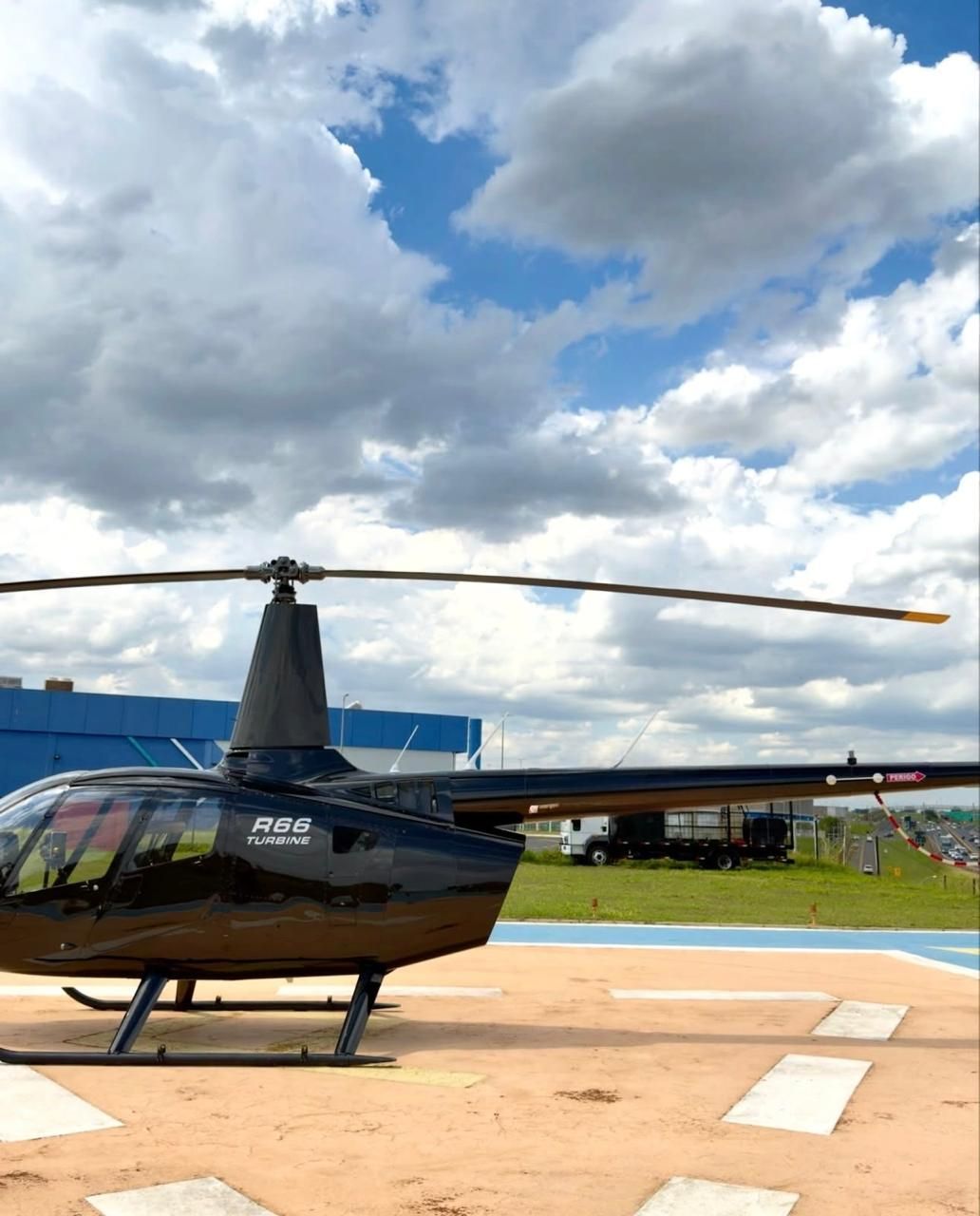 ROBINSON R66 2020 — foto 3 de 17