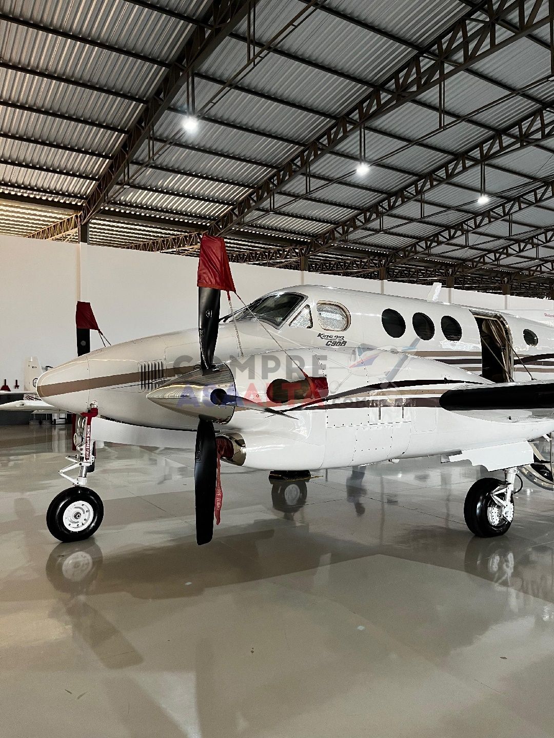 BEECHCRAFT KNG AIR C90B 1998 — foto 1 de 13
