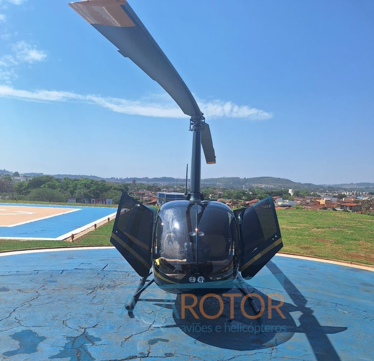 ROBINSON R66 TURBINE 2013 — foto 2 de 8