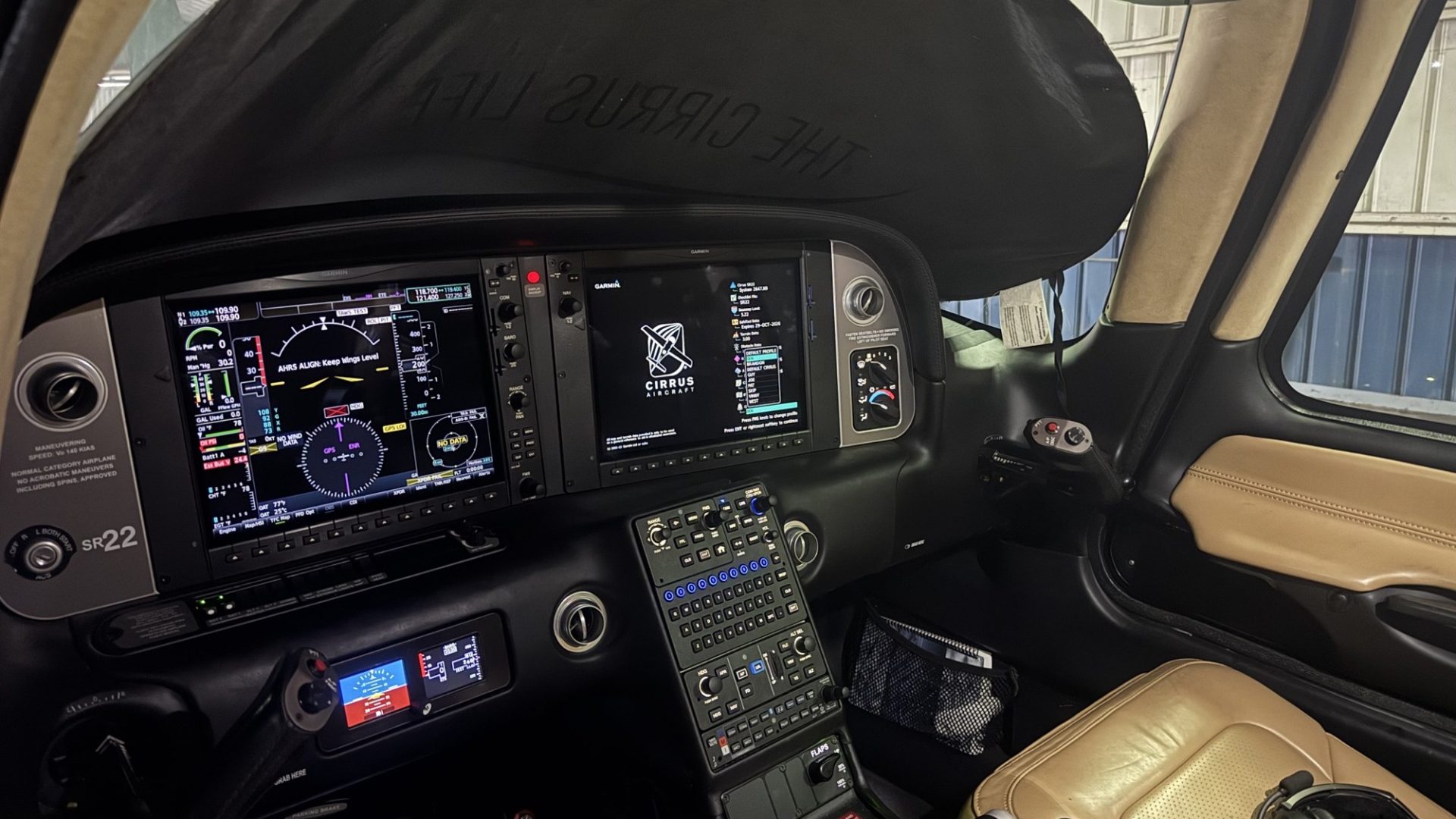 CIRRUS SR22 G6 GTS CARBON 2022 — foto 3 de 5