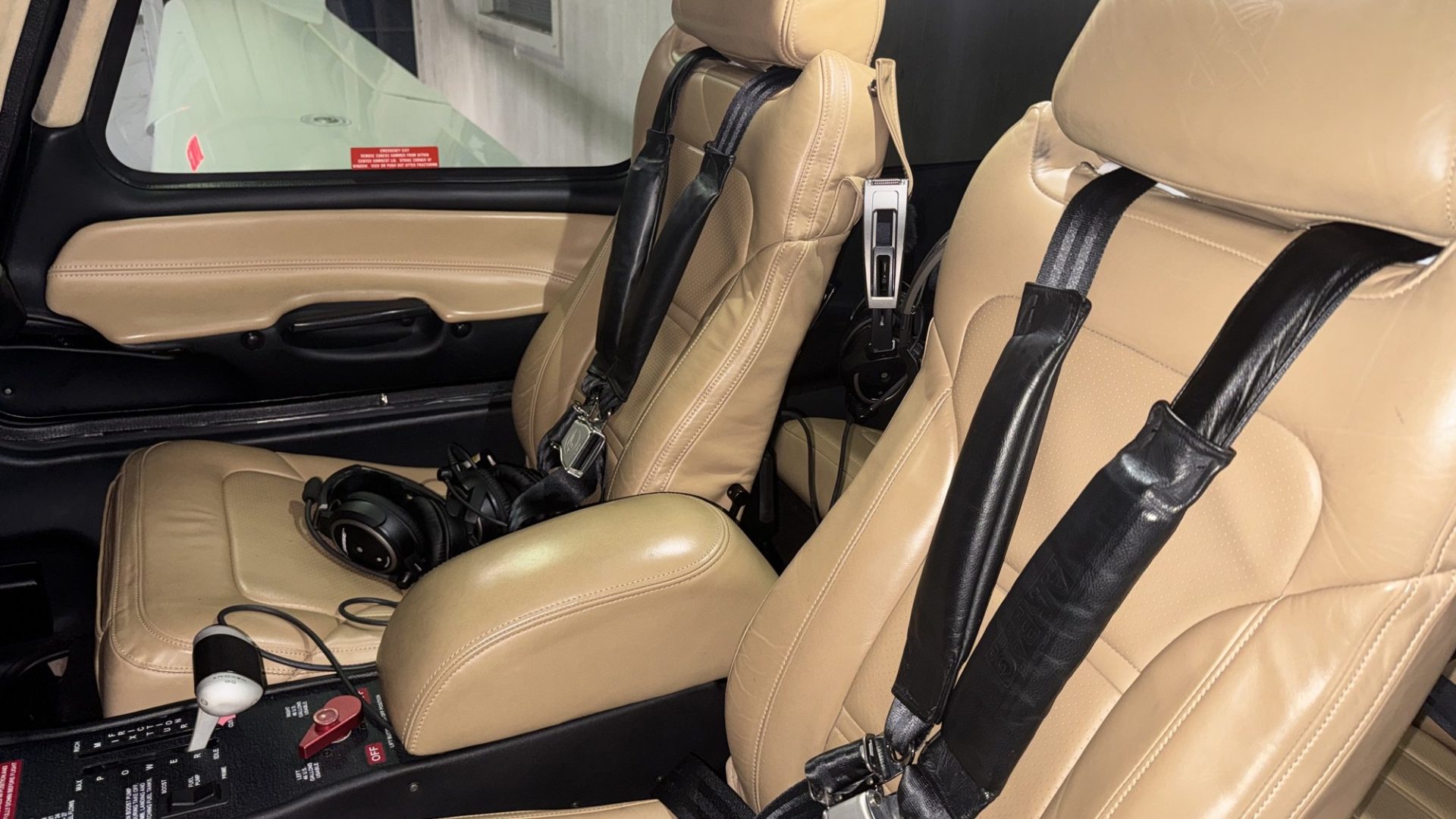 CIRRUS SR22 G6 GTS CARBON 2022 — foto 4 de 5