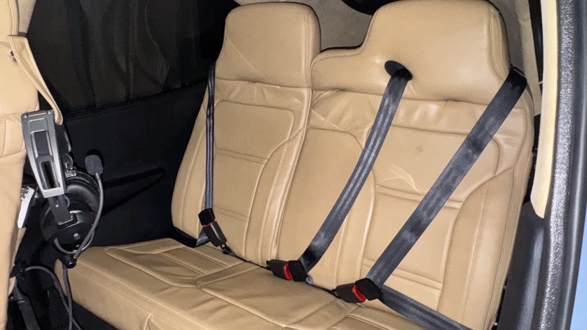 CIRRUS SR22 G6 GTS CARBON 2022 — foto 5 de 5