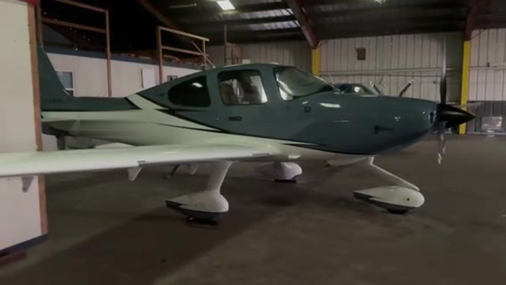 CIRRUS SR22 G6 GTS CARBON 2022 — foto 2 de 5