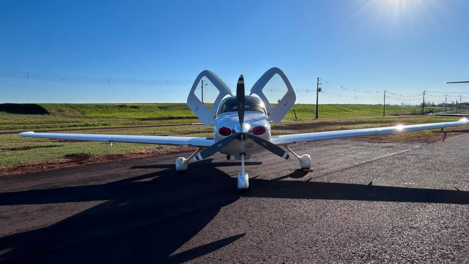 CIRRUS SR22 – 2002 — foto 4 de 12