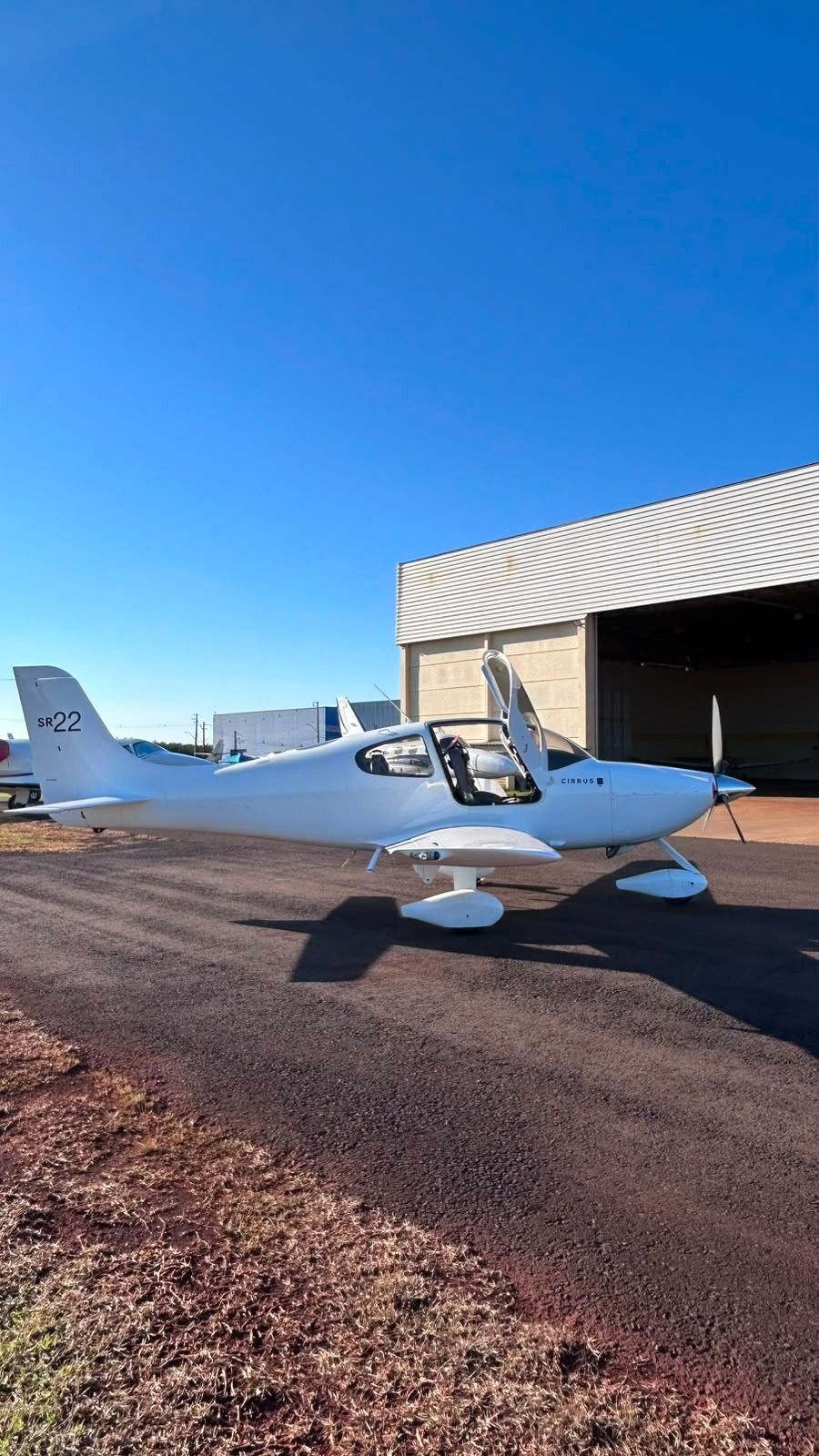 CIRRUS SR22 – 2002 — foto 2 de 12