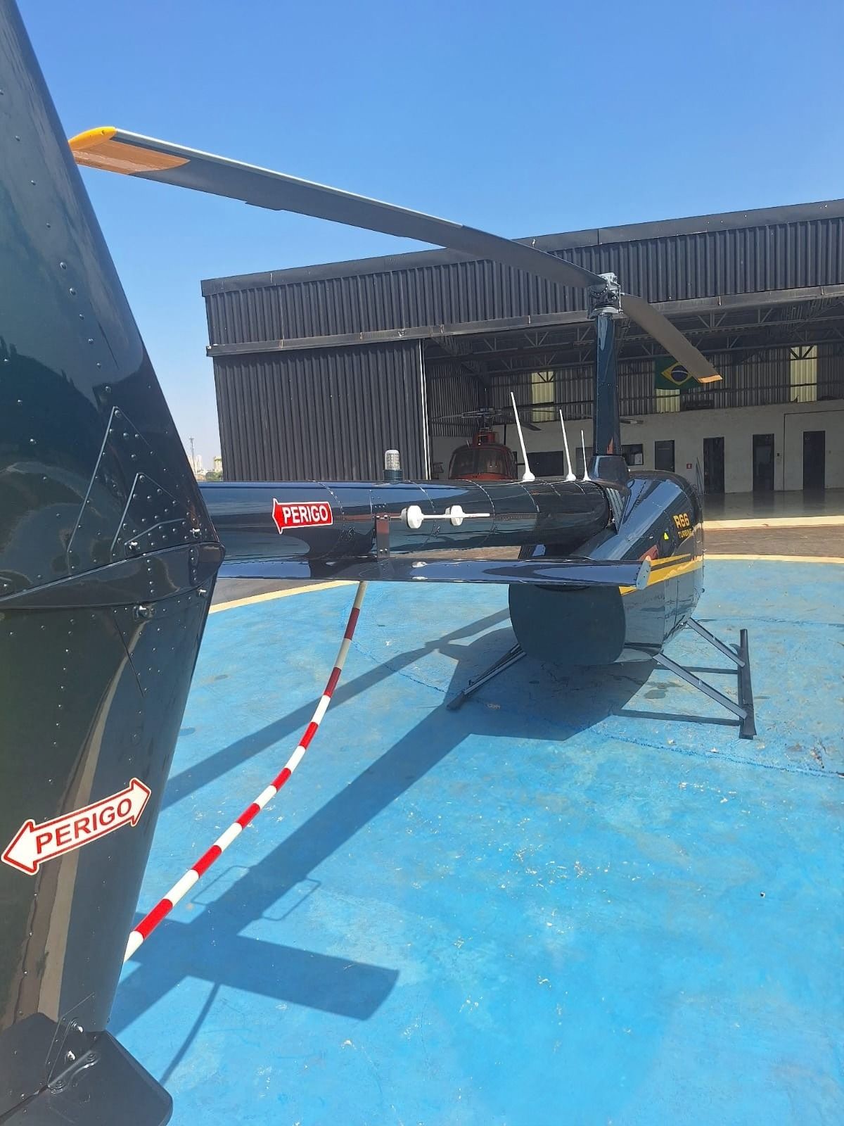 ROBINSON R66 2013 — foto 5 de 12