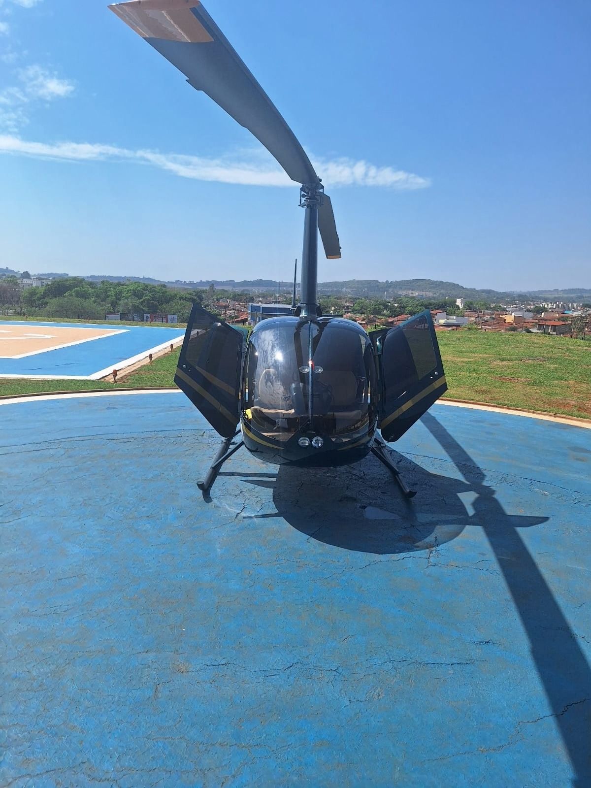ROBINSON R66 2013 — foto 7 de 12