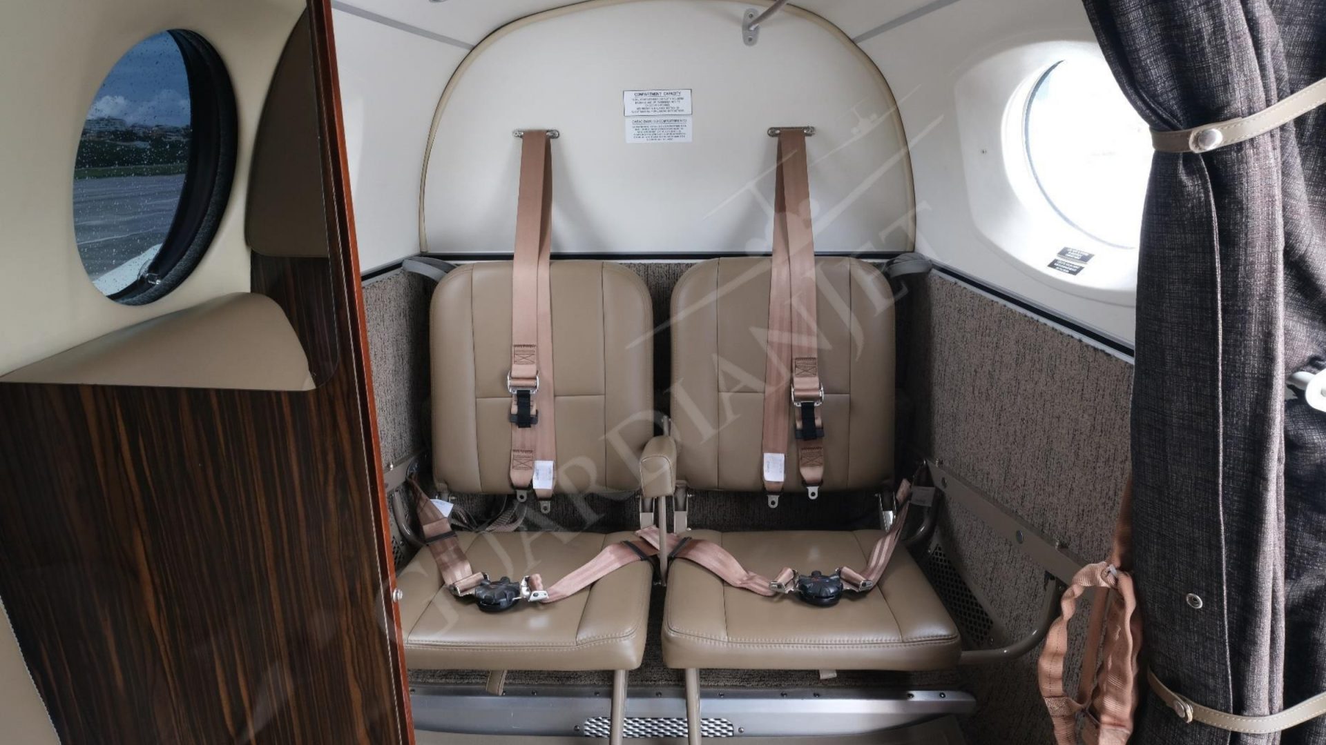 BEECHCRAFT KING AIR B250 2018 — foto 9 de 11