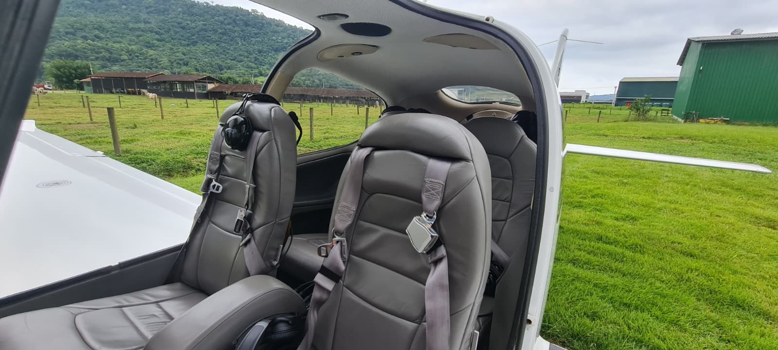 CIRRUS SR22 – 2002 — foto 12 de 12