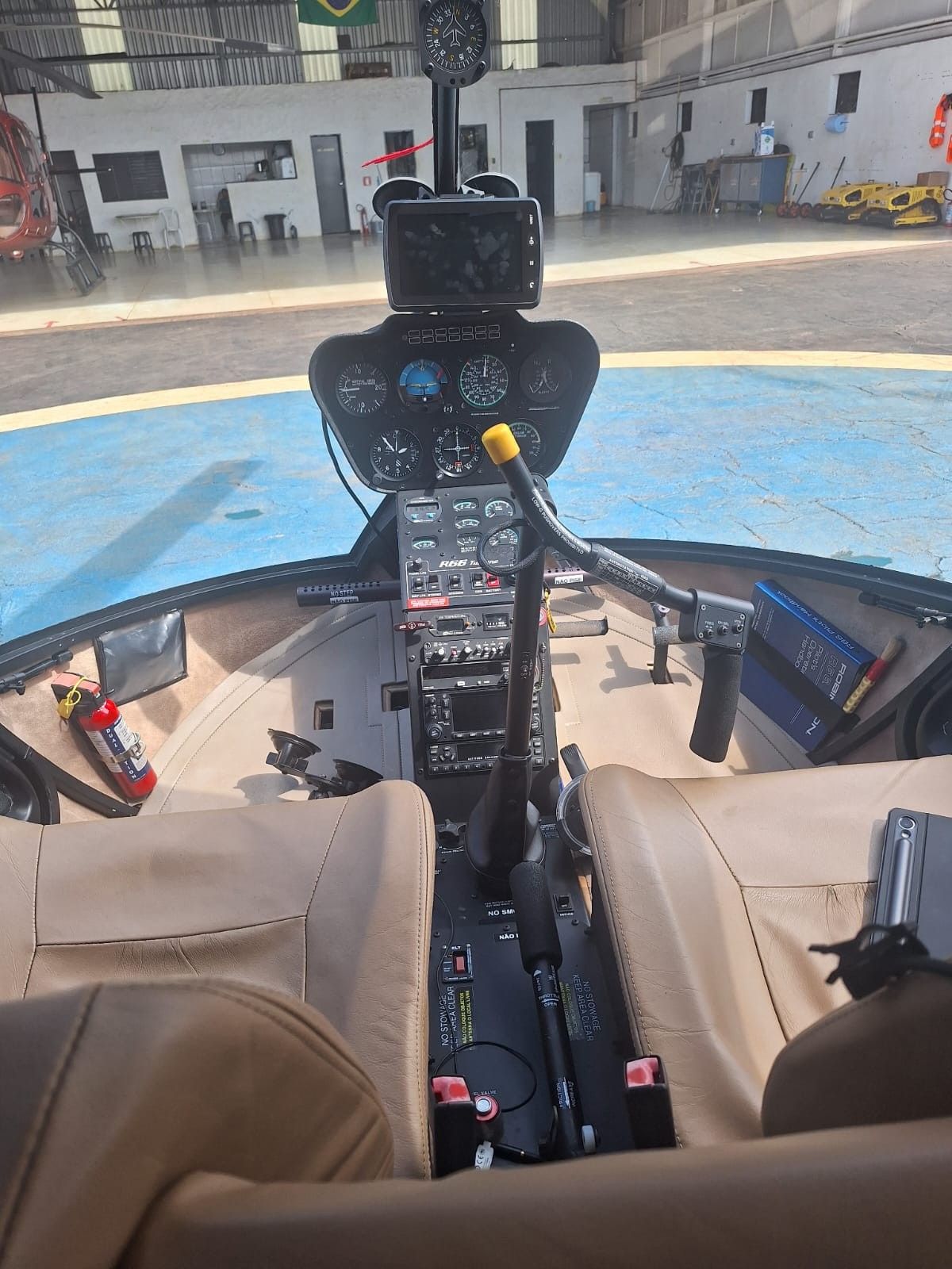 ROBINSON R66 2013 — foto 10 de 12