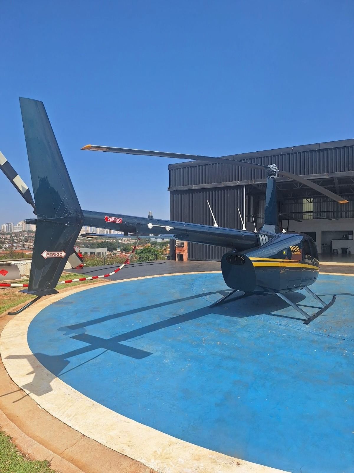 ROBINSON R66 2013 — foto 4 de 12