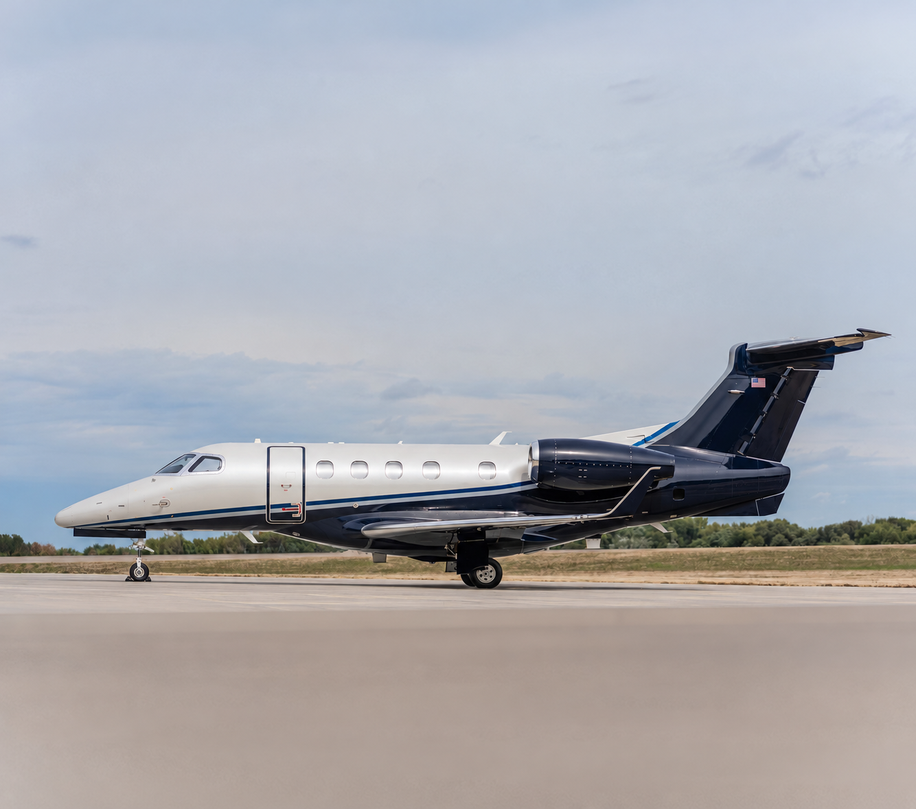 EMBRAER PHENOM 300E 2024 — foto 1 de 3