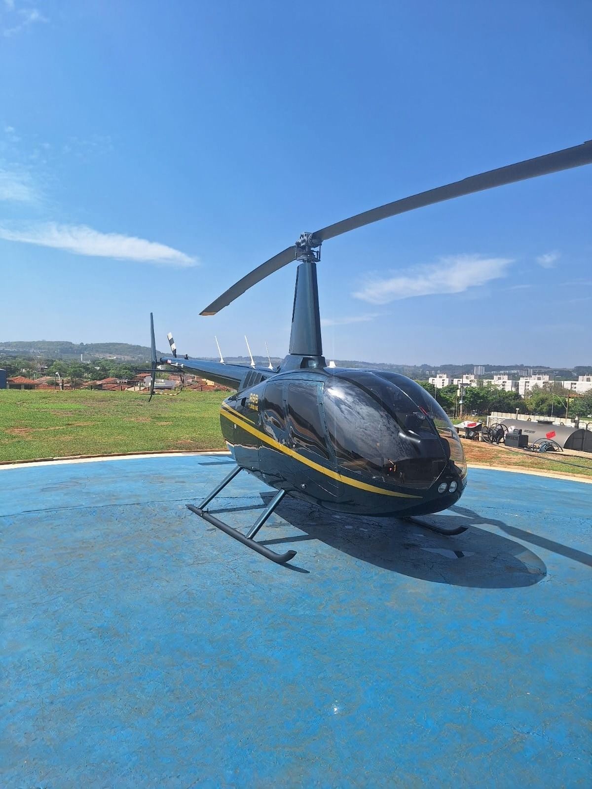 ROBINSON R66 2013 — foto 6 de 12