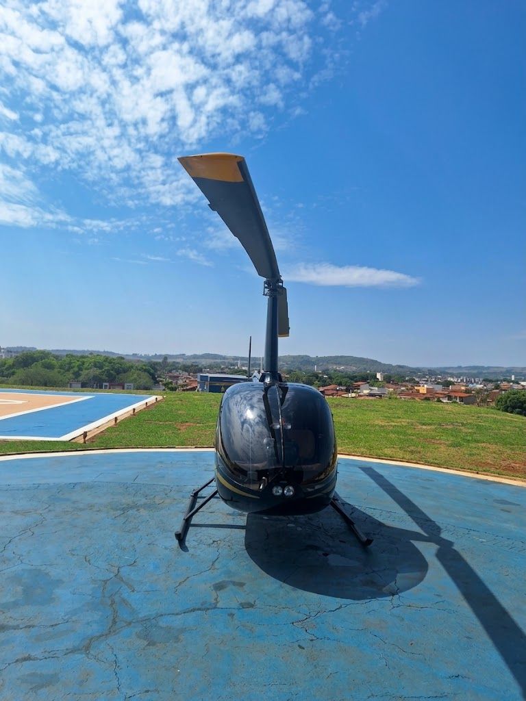 ROBINSON R66 2013 — foto 2 de 12