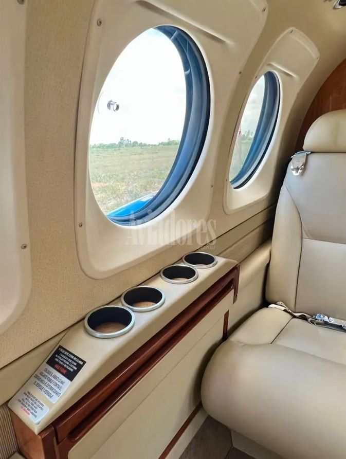 BEECHCRAFT KING AIR C90GTx 2014 — foto 9 de 13
