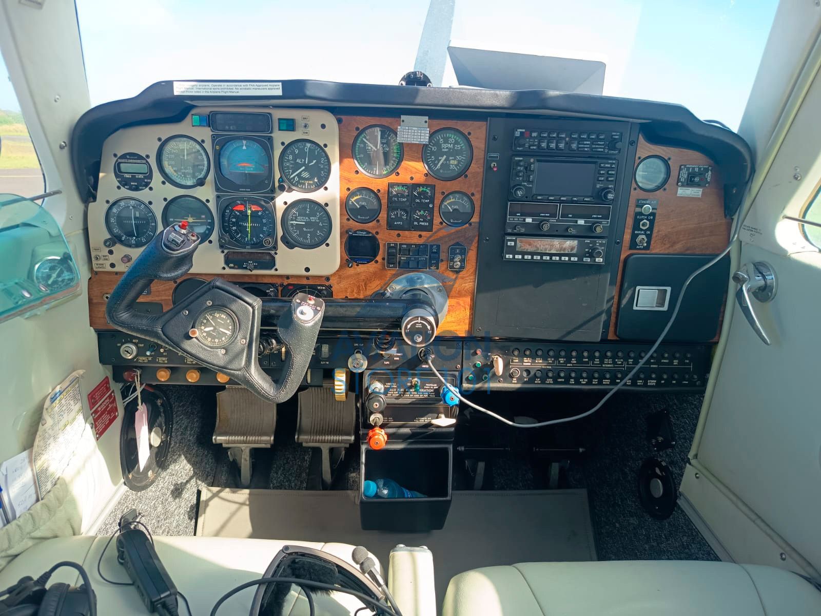 BEECHCRAFT BONANZA A36 1983 — foto 7 de 20