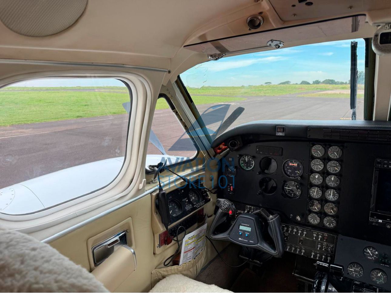 BEECHCRAFT KING AIR C90 1981 — foto 13 de 29