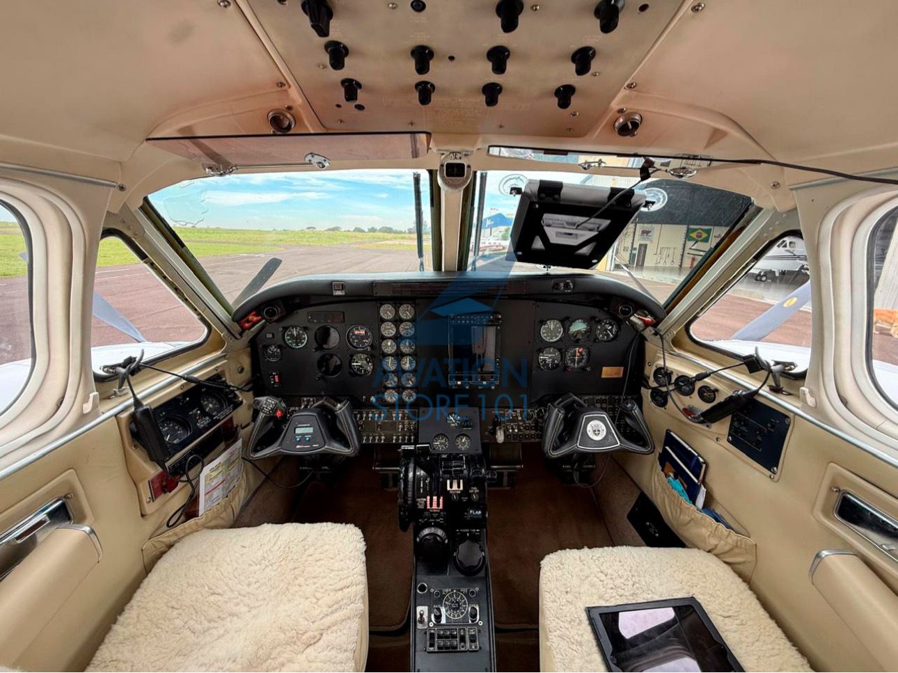 BEECHCRAFT KING AIR C90 1981 — foto 11 de 29