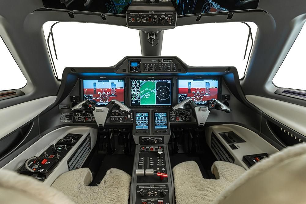 EMBRAER PHENOM 300E 2018 — foto 9 de 12