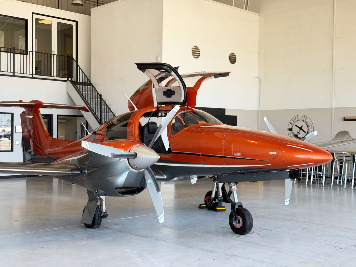 DIAMOND DA62 2023 U$ 1,445,000.00 – 414 HORAS, 7 LUGARES, FIKI — foto 1 de 5