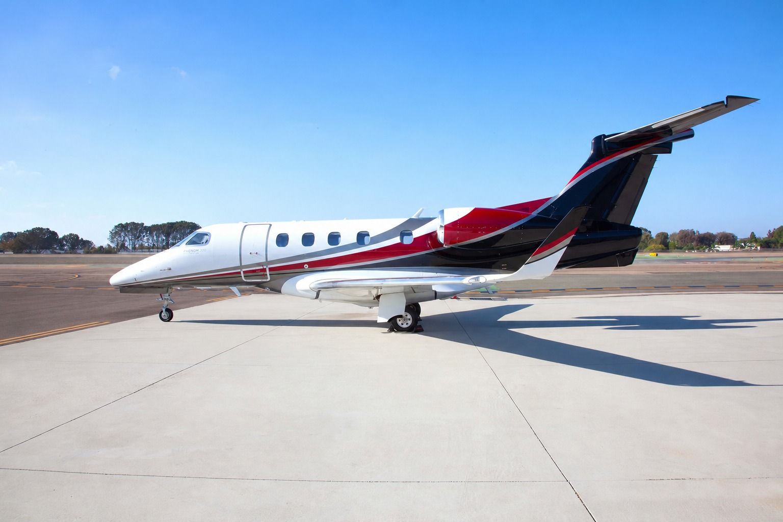 EMBBRAER PHENOM 300 2017 — foto 1 de 5