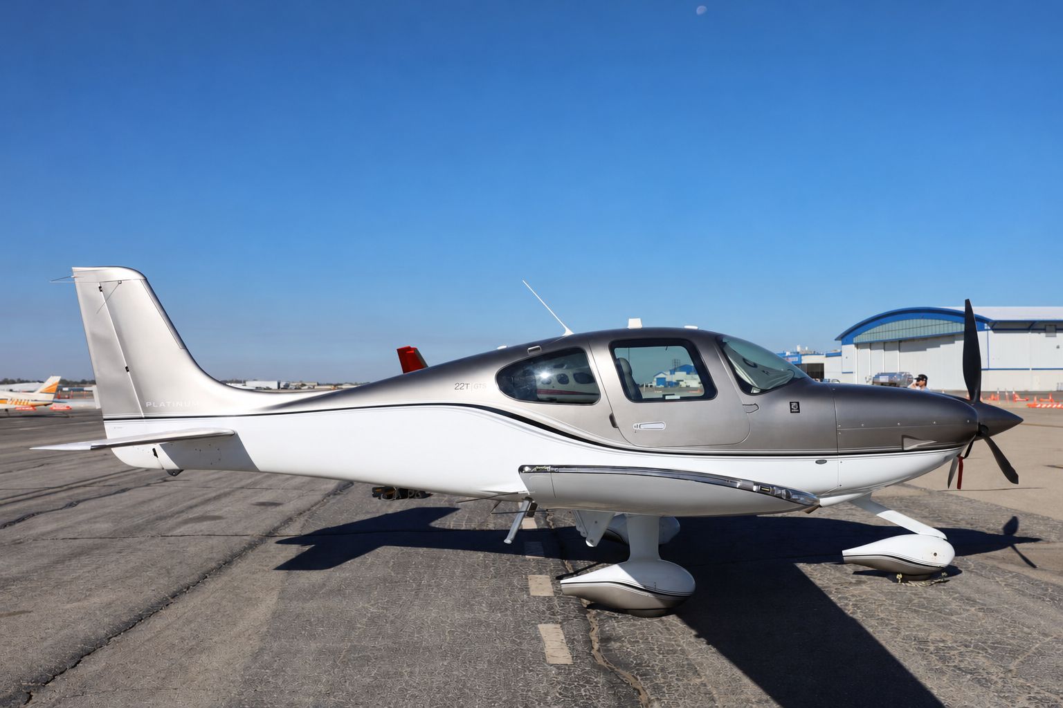 CIRRUS SR22T G6 GTS 2018 — foto 1 de 5
