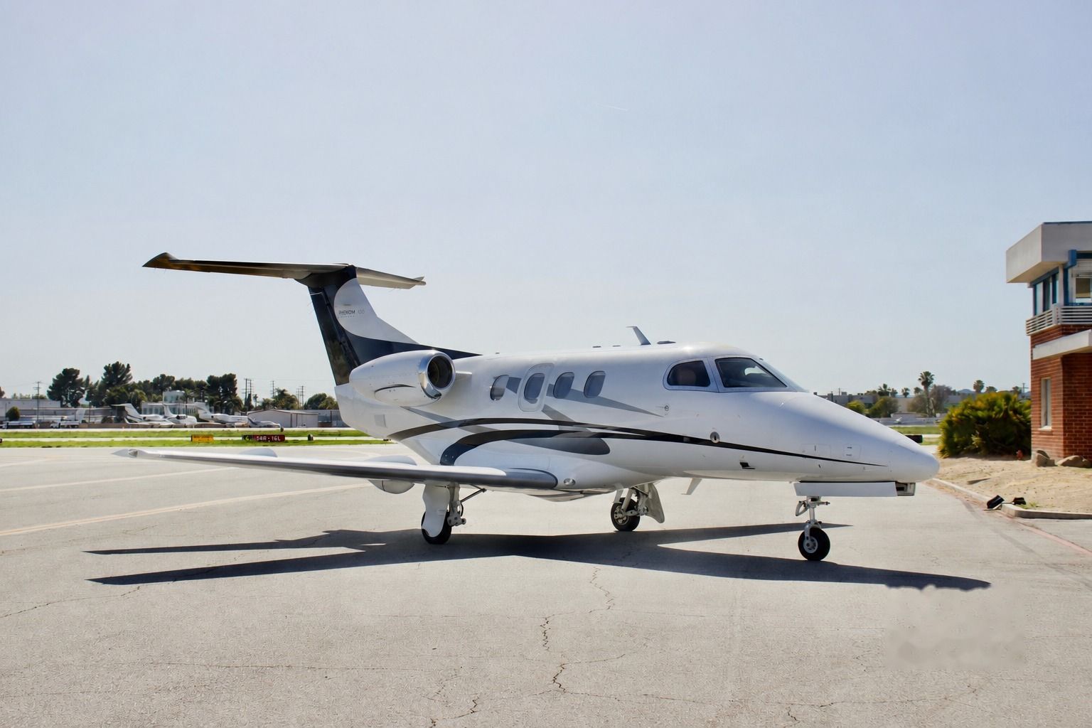 EMBRAER PHENOM 100 2009 — foto 1 de 5