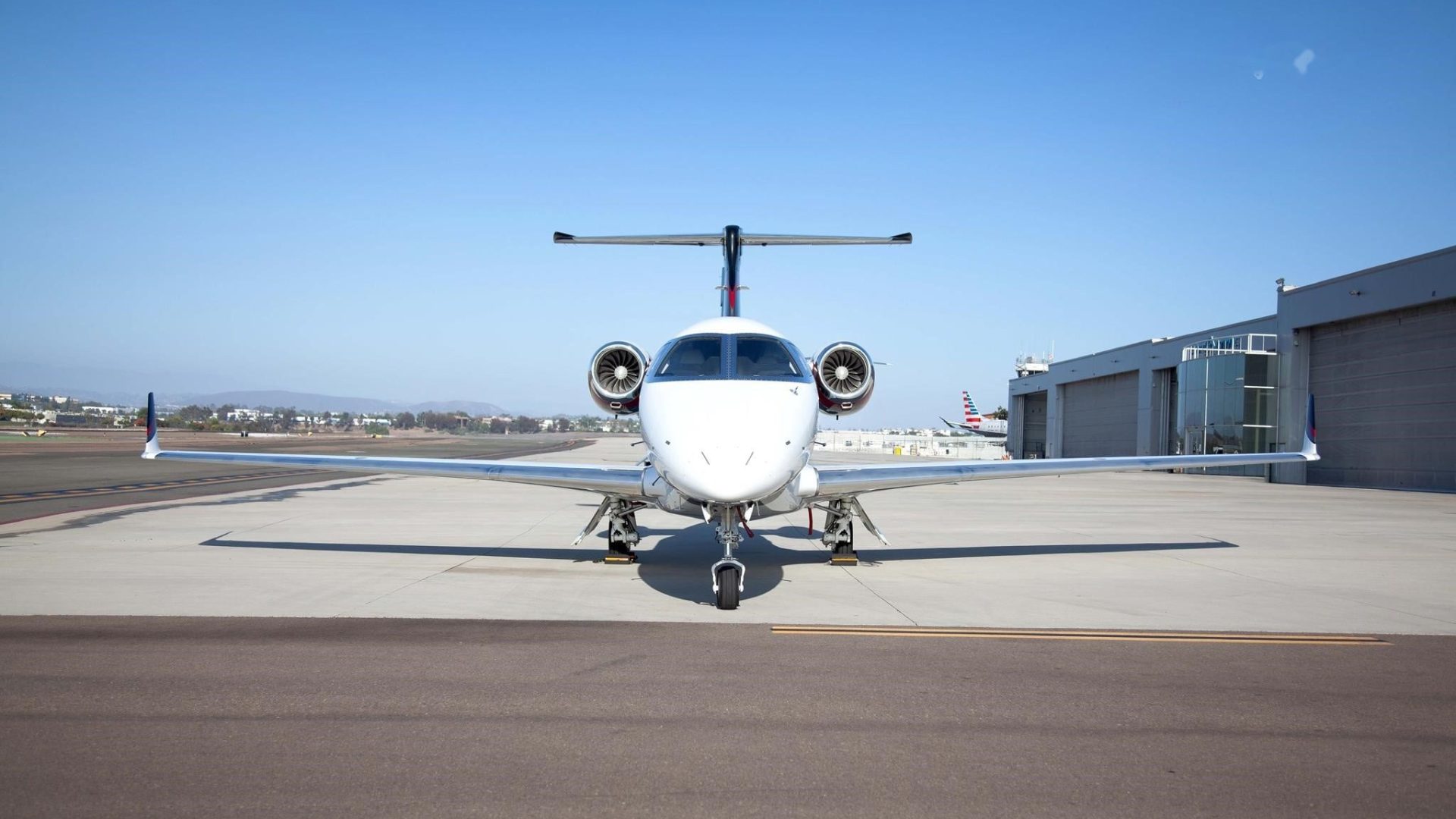 EMBBRAER PHENOM 300 2017 — foto 2 de 5