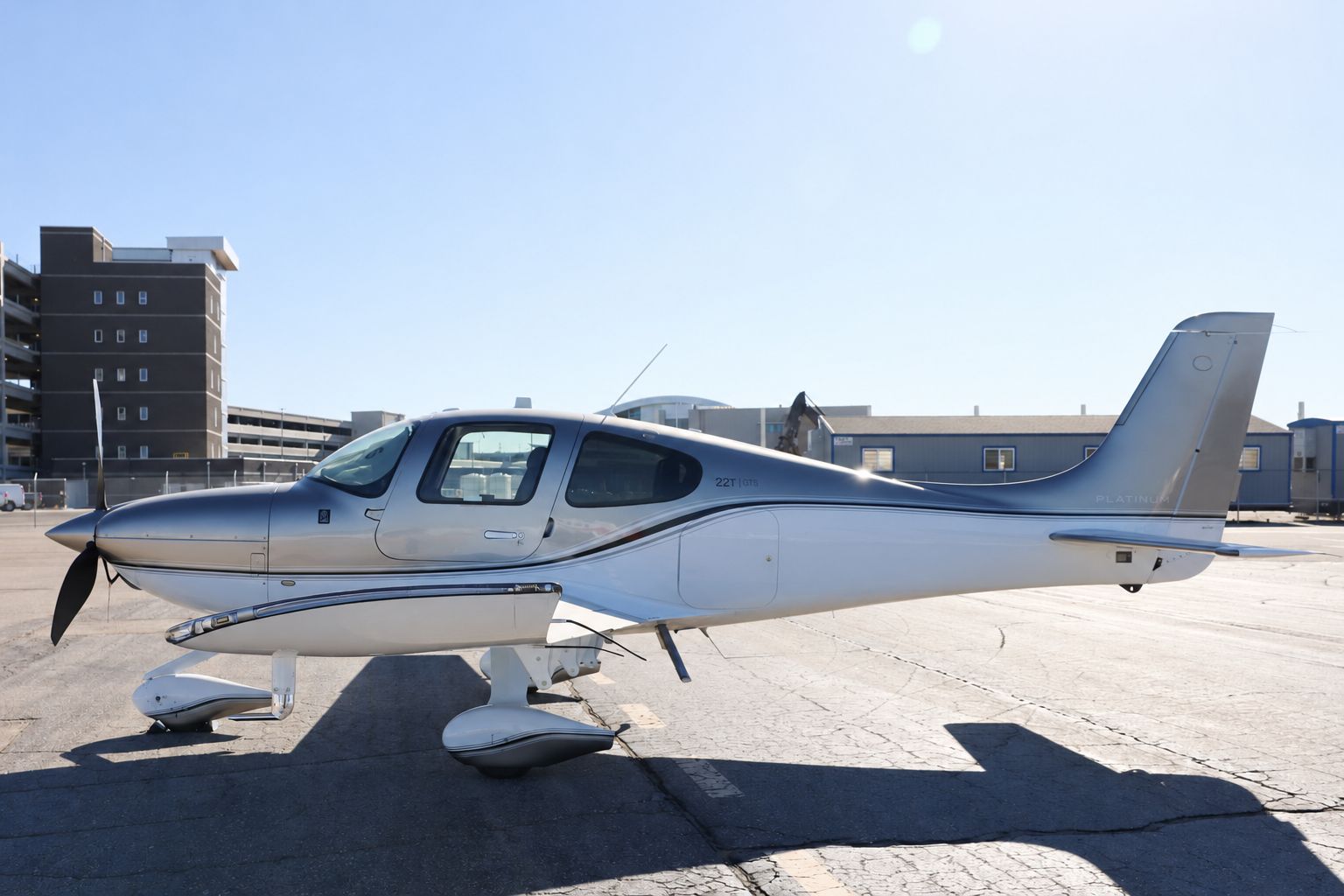 CIRRUS SR22T G6 GTS 2018 — foto 2 de 5