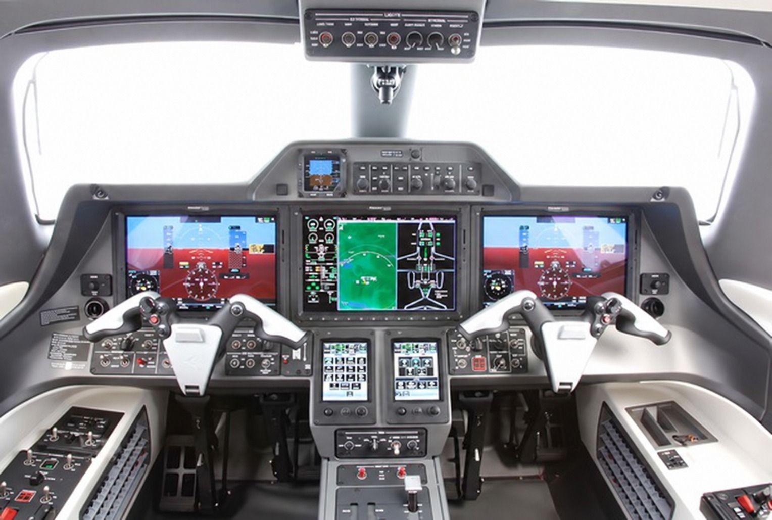 EMBBRAER PHENOM 300 2017 — foto 3 de 5