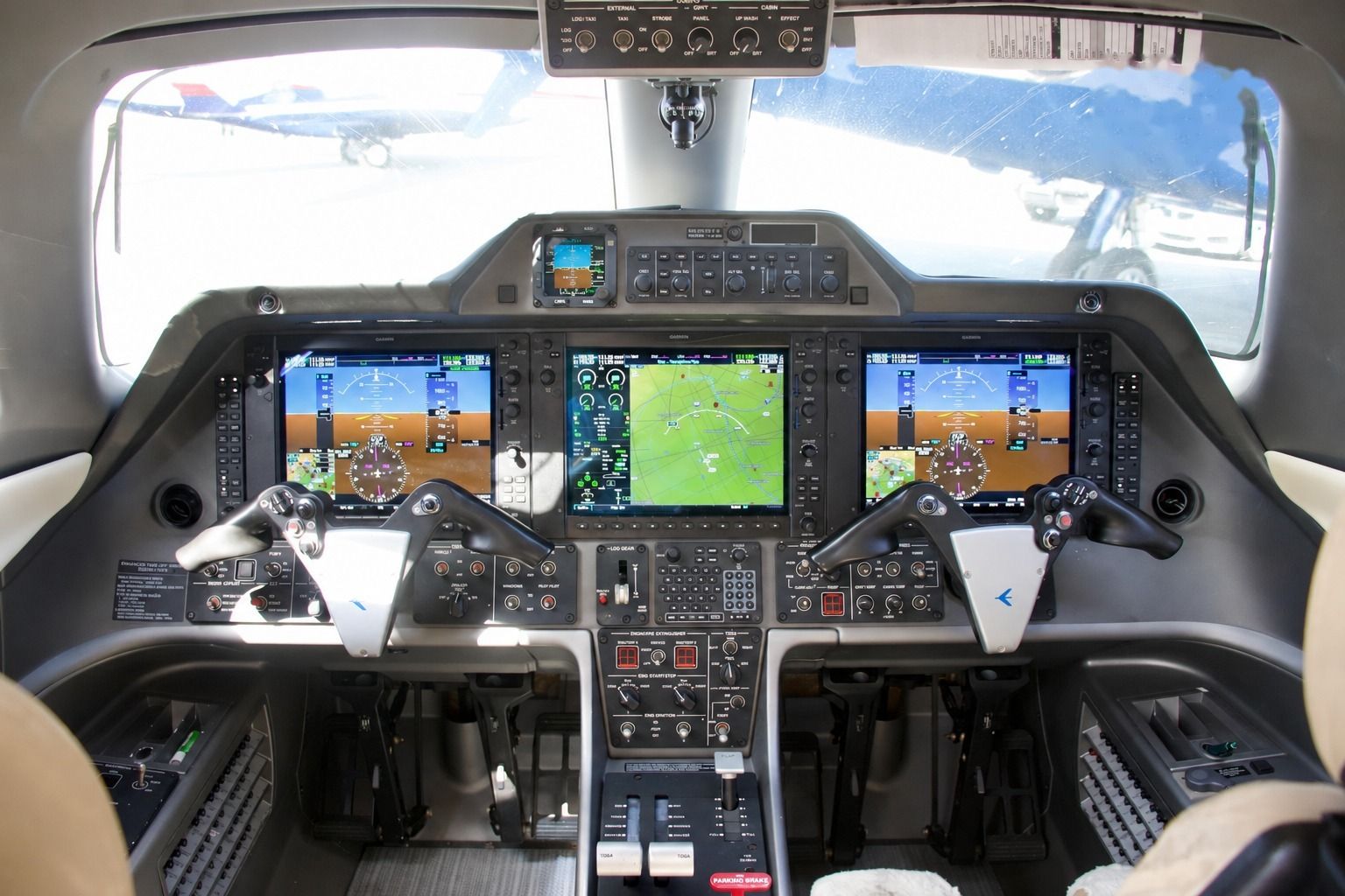 EMBRAER PHENOM 100 2009 — foto 3 de 5