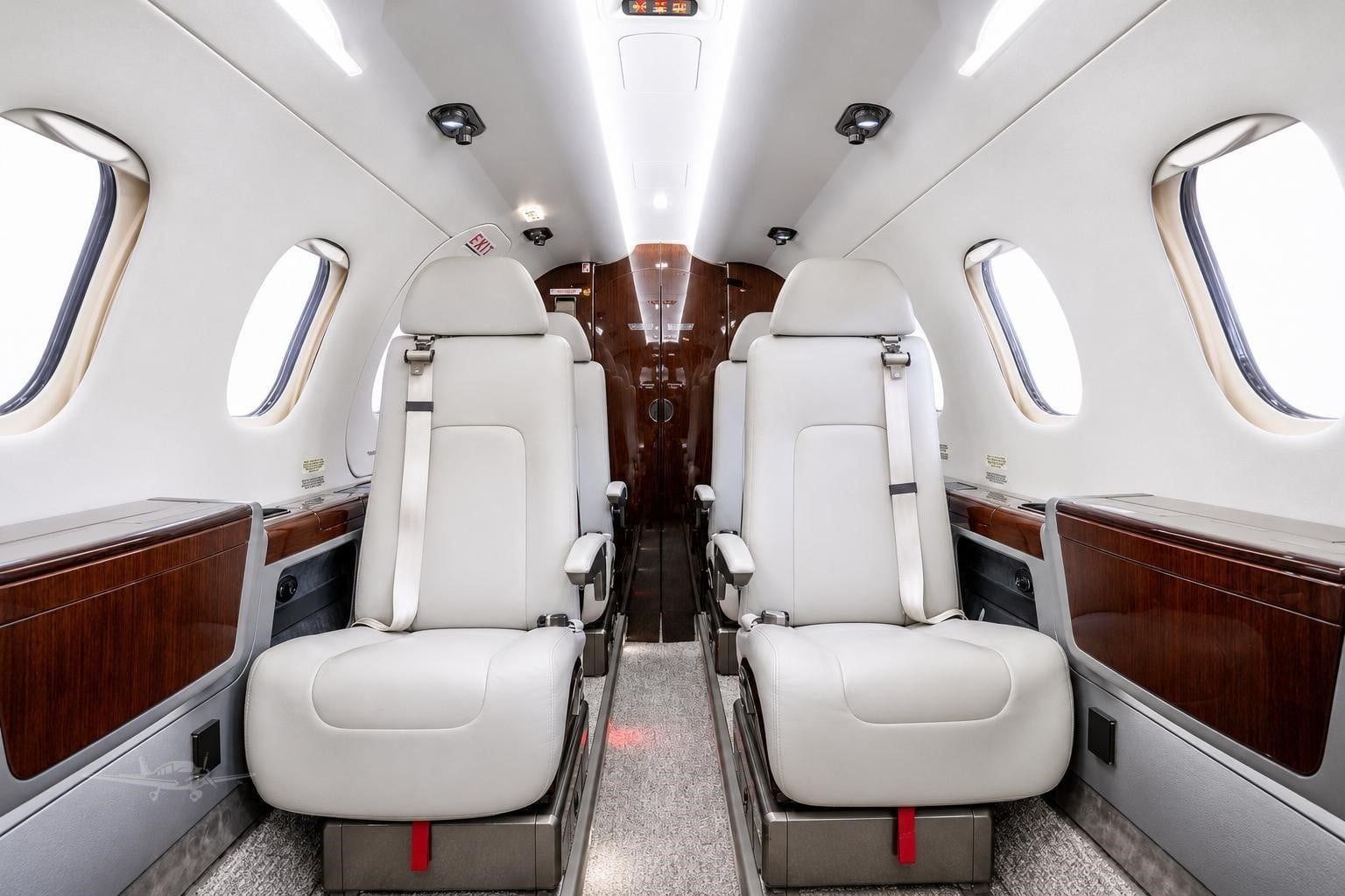 EMBRAER PHENOM 300 2017 — foto 4 de 5