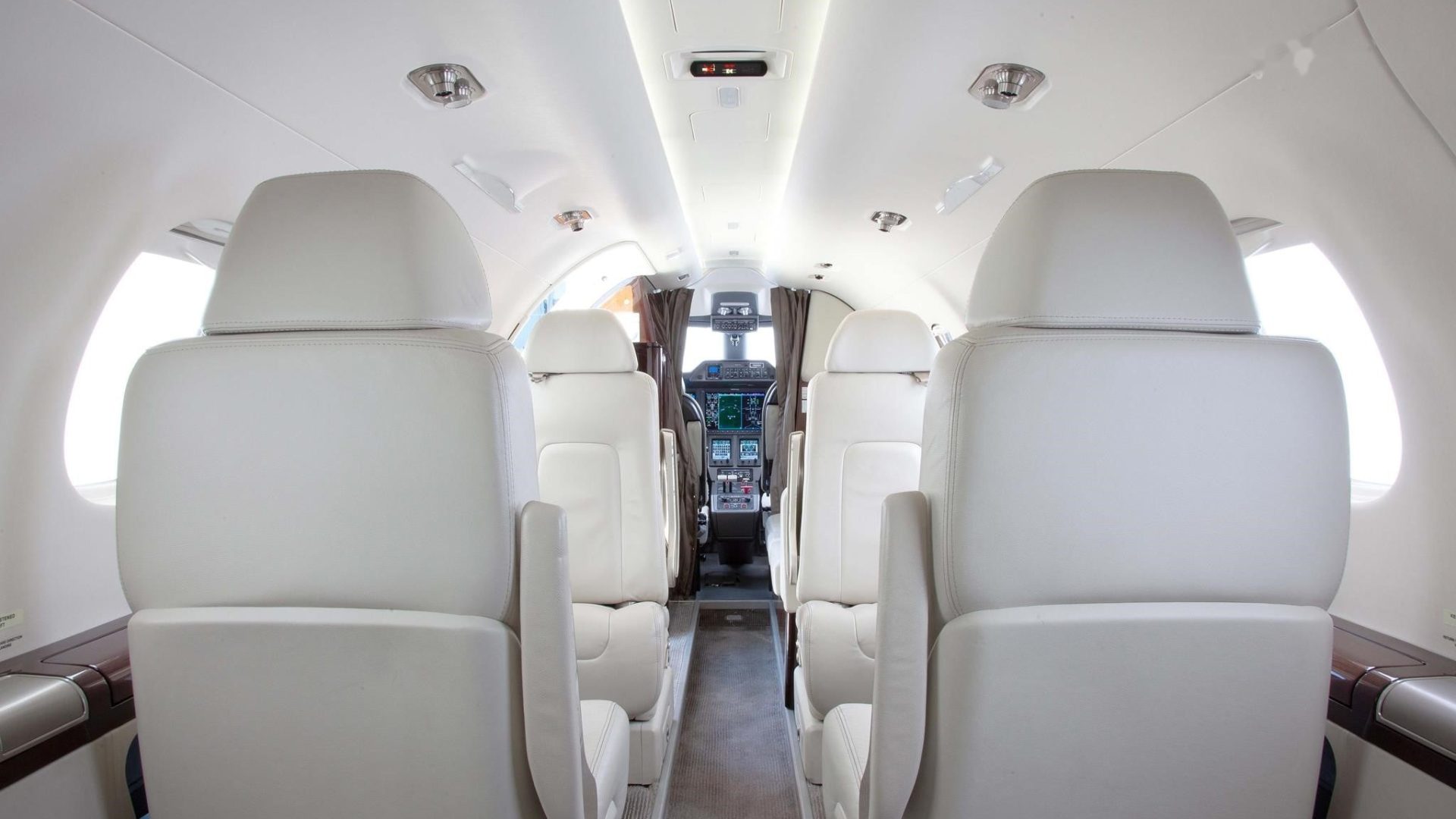 EMBBRAER PHENOM 300 2017 — foto 4 de 5
