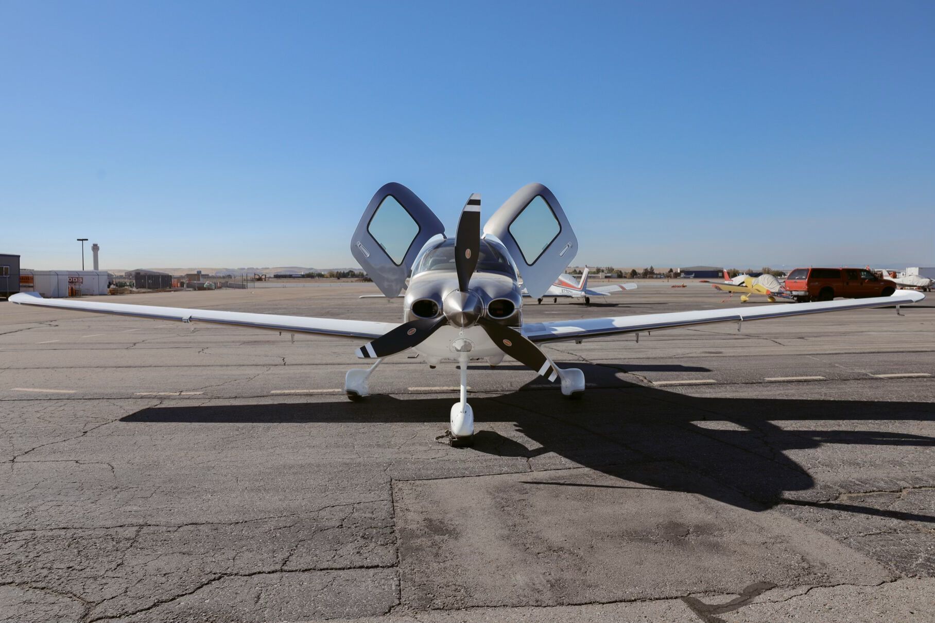 CIRRUS SR22T G6 GTS 2018 — foto 3 de 5