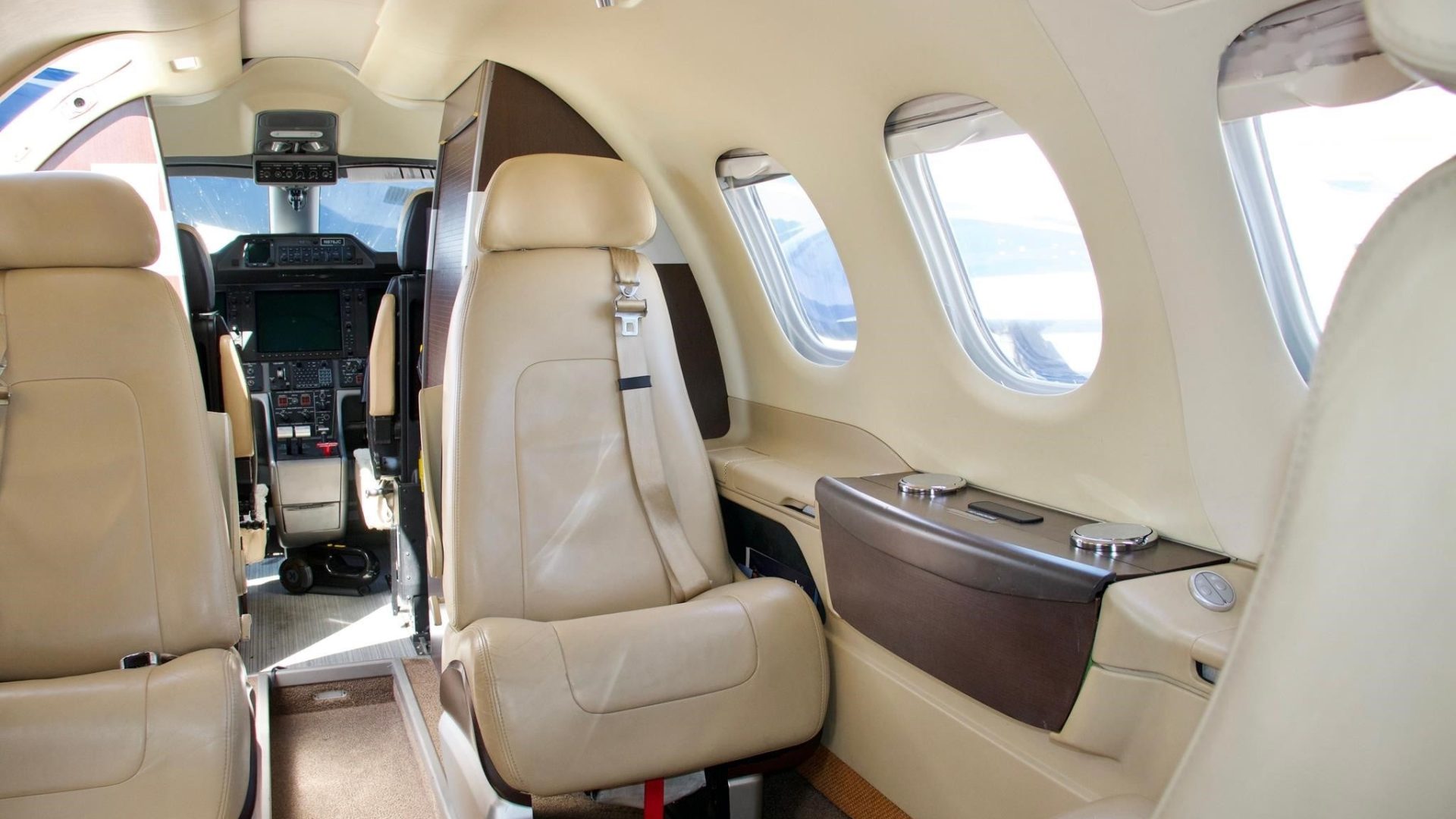 EMBRAER PHENOM 100 2009 — foto 5 de 5