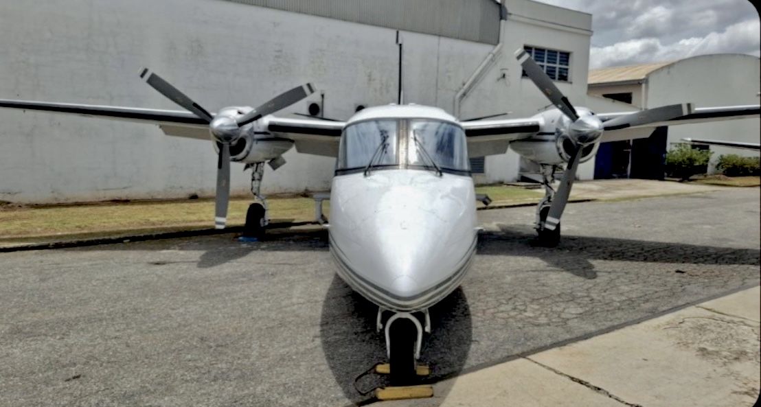 TWIN COMMANDER 690B 1979 — foto 3 de 6