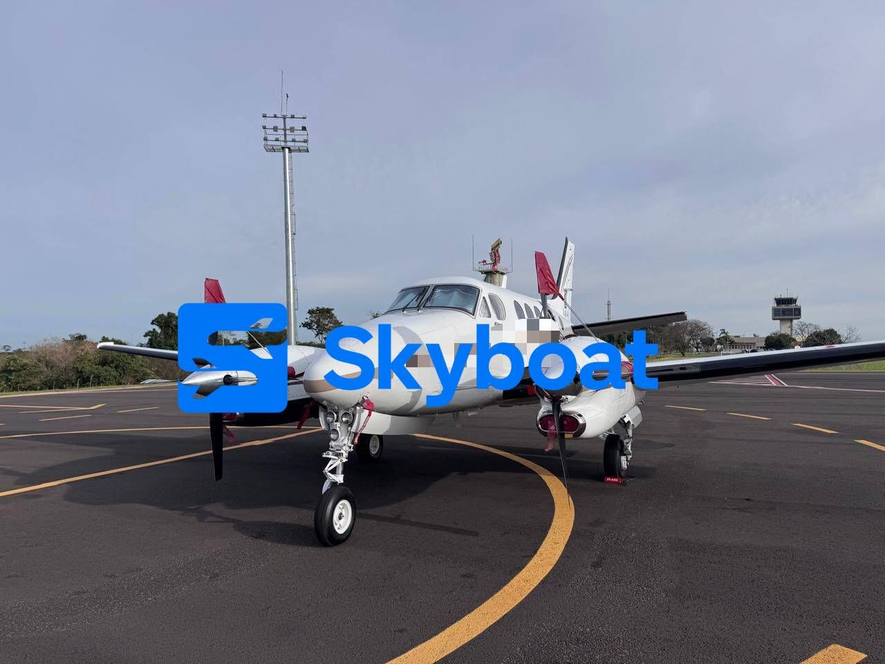 BEECHCRAFT KING AIR C90B 1998 — foto 1 de 3