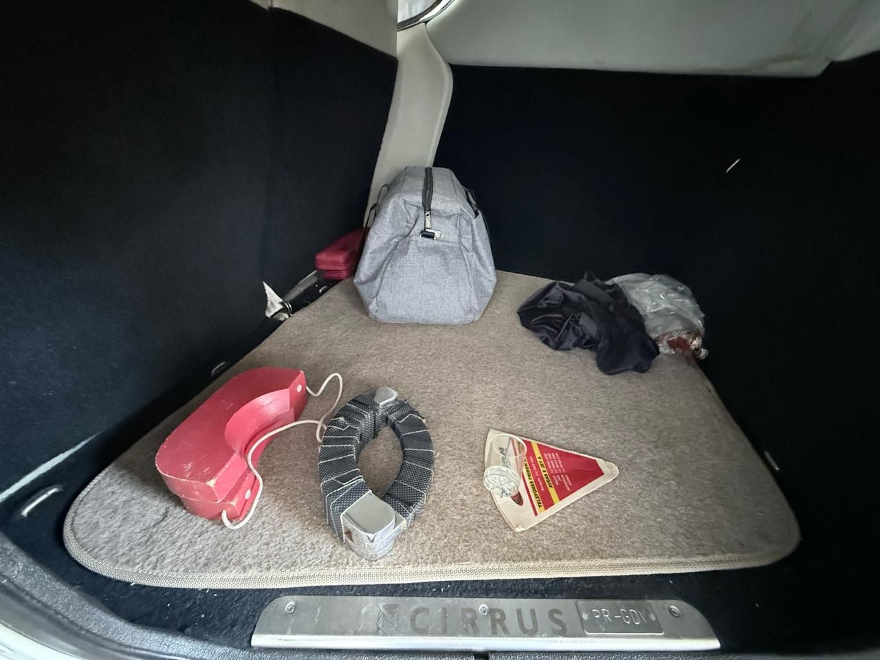 CIRRUS SR22 2004 — foto 7 de 13
