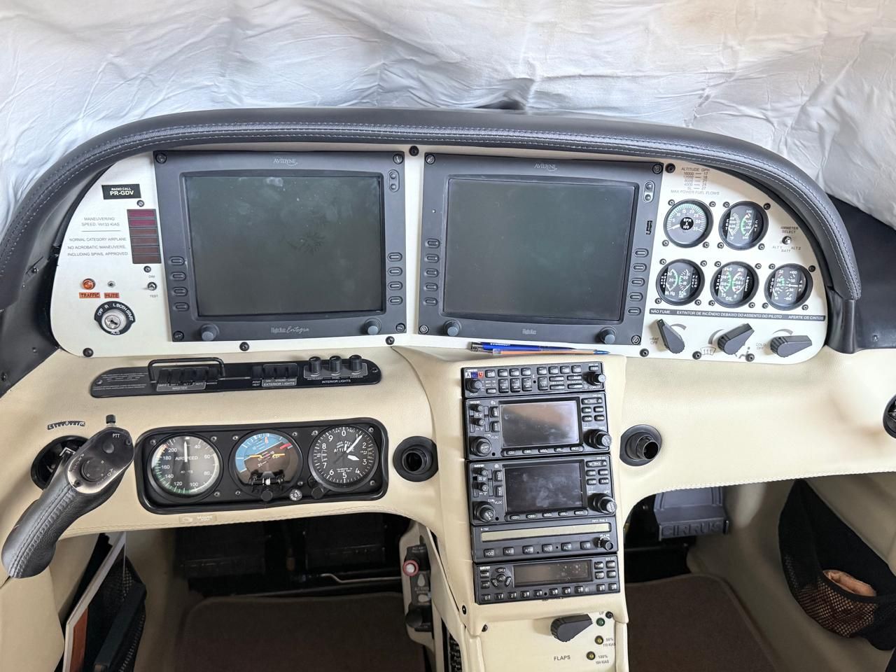 CIRRUS SR22 2004 — foto 6 de 13