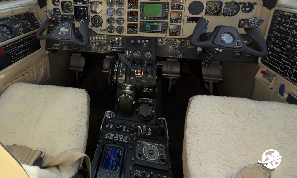 BEECHCRAFT KING AIR C90 GT 2007 — foto 12 de 14