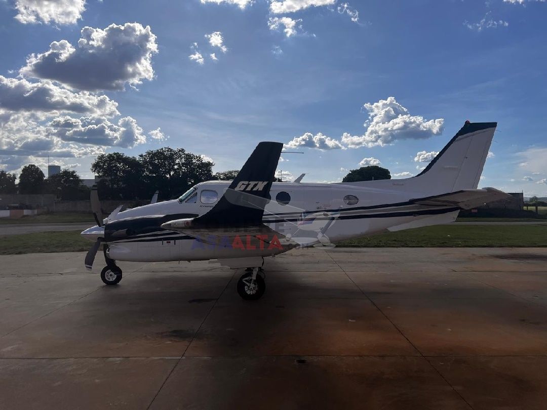BEECHCRAFT KING AIR C90 GTX 2015 — foto 12 de 18