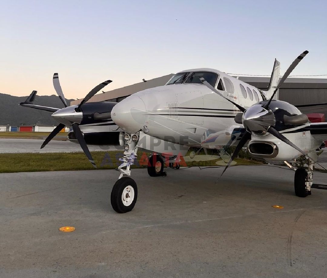 BEECHCRAFT KING AIR C90 GTX 2015 — foto 1 de 18