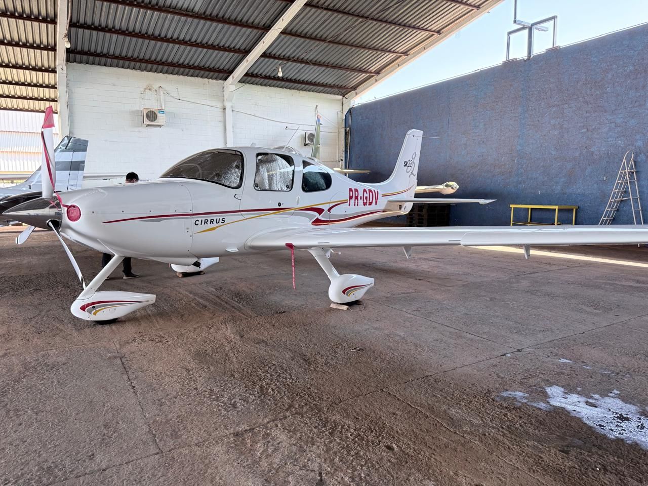 CIRRUS SR22 2004 — foto 1 de 13