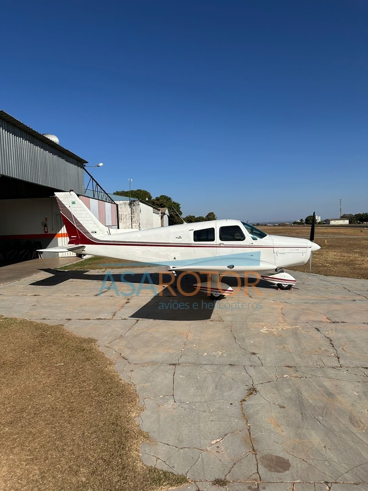 PIPER CHEROKEE PA-28-140 1974
