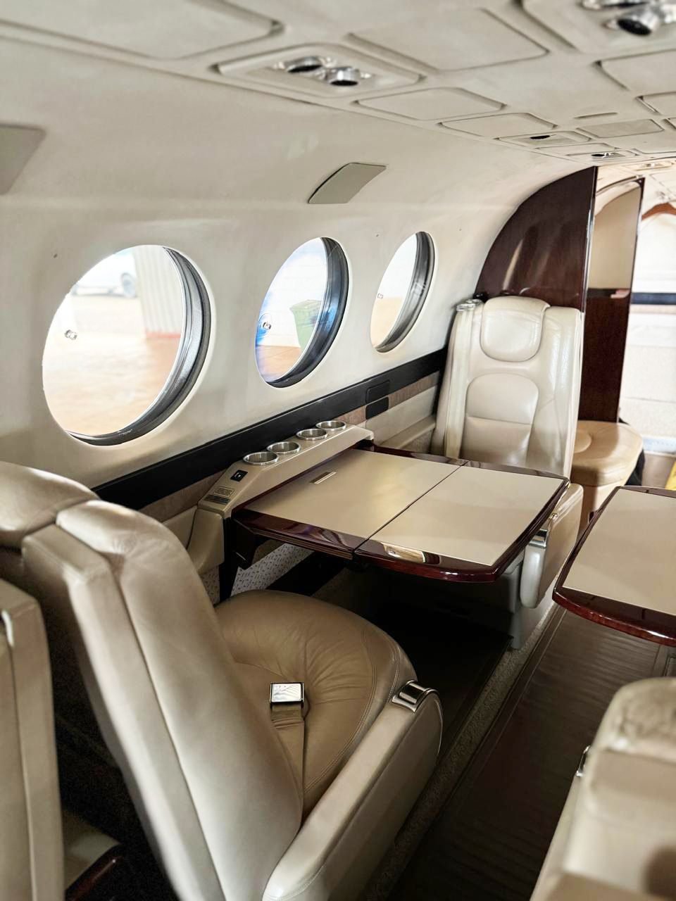 BEECHCRAFT KING AIR 350 2000 BEECHCRAFT KING AIR 350 2000