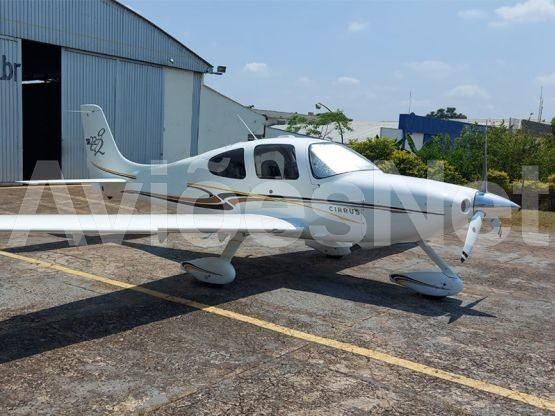 CIRRUS SR22 2004 CIRRUS SR22 2004