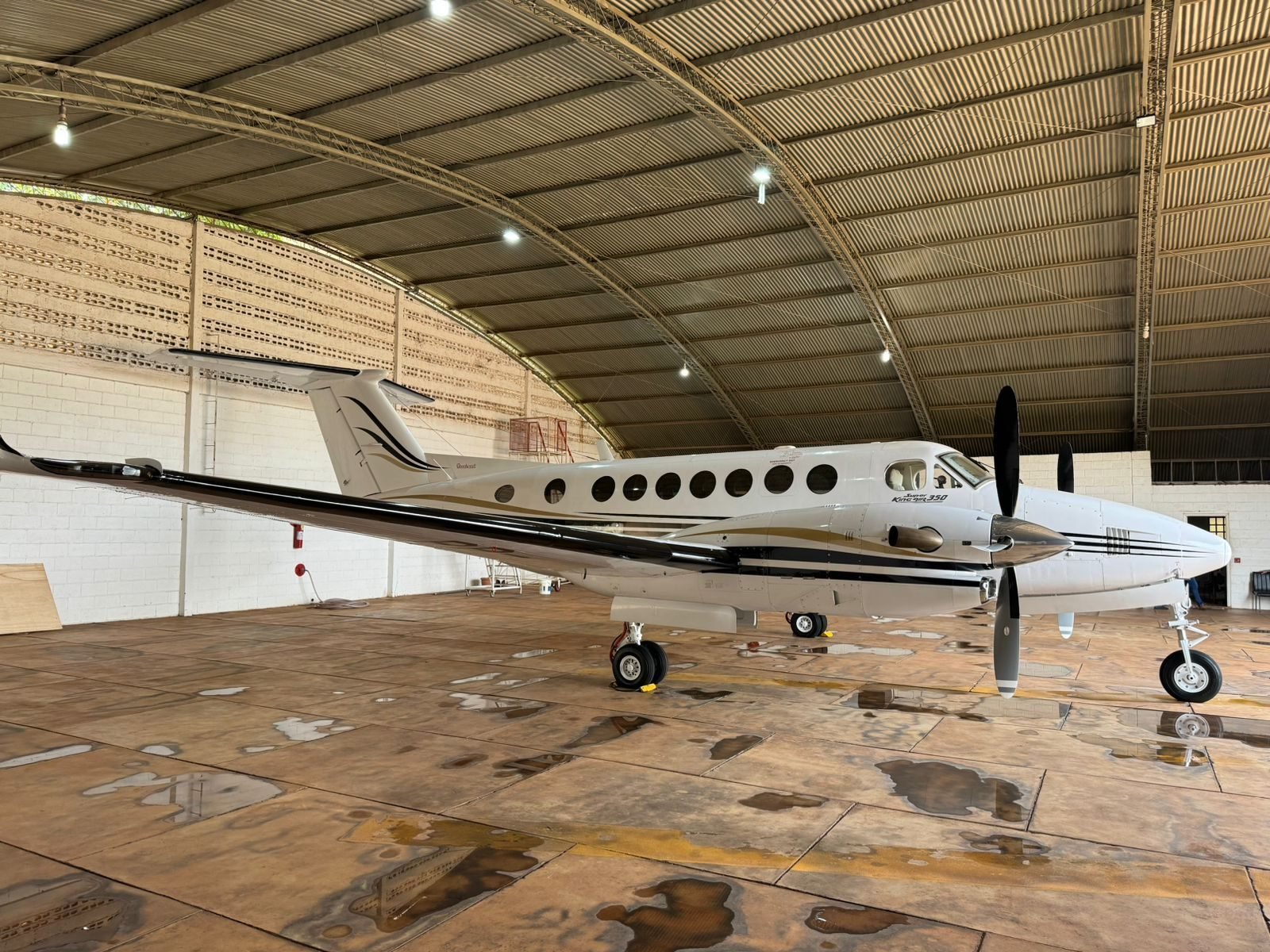 BEECHCRAFT KING AIR 350 2000 BEECHCRAFT KING AIR 350 2000