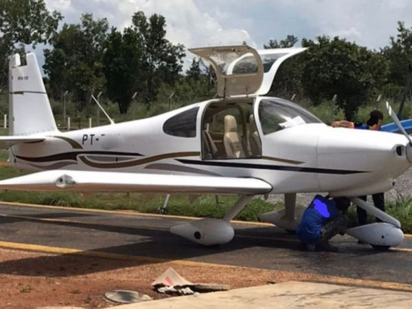 VANS AIRCRAFT RV10 2011 FLYER