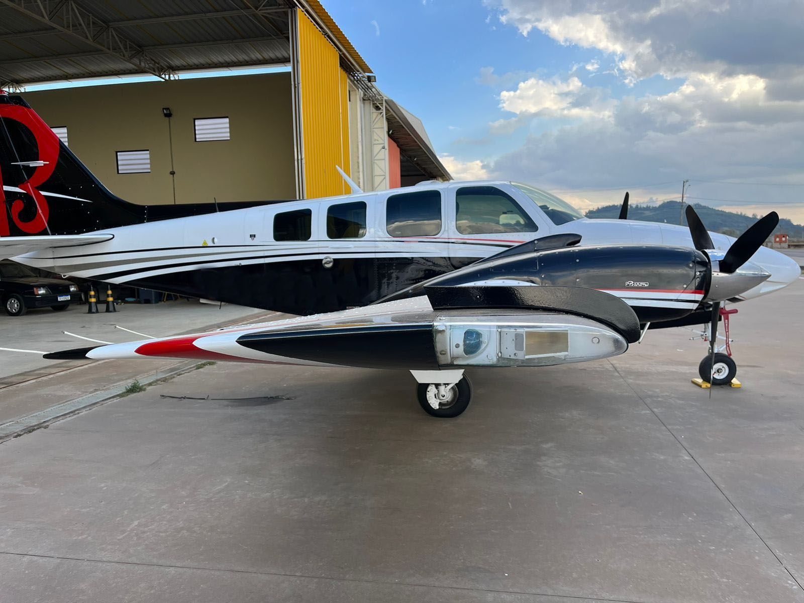 BEECHCRAFT BARON B58 1987